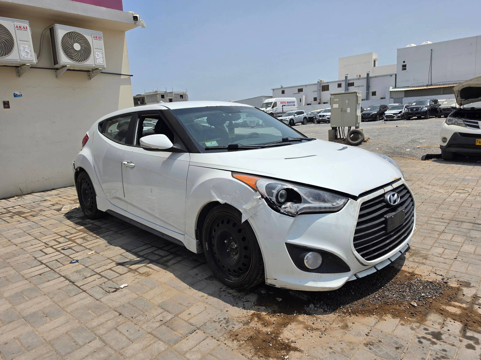 2013 HYUNDAI VELOSTER — 173211 Miles — Lot 43650866 - Marhaba Auctions Used Cars - Image 4