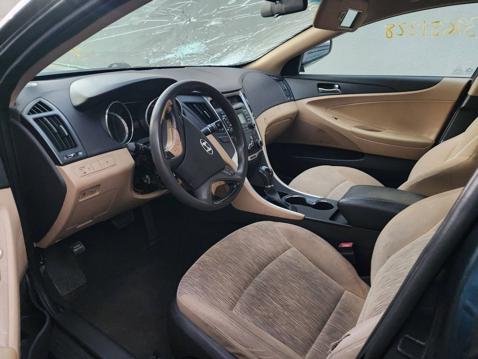 2011 HYUNDAI SONATA — 110022 Miles — Lot 3046 — Souq - Marhaba Auctions Used Cars - Image 8
