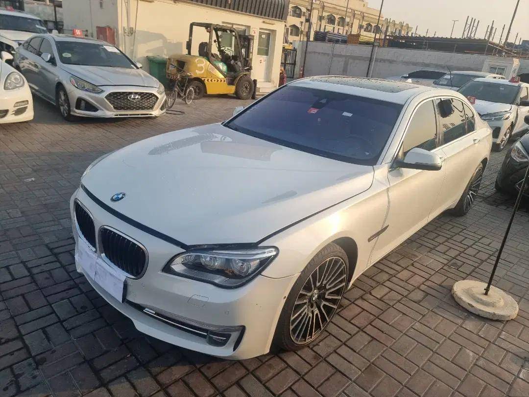 BMW 740 I 2013 vehicle photo