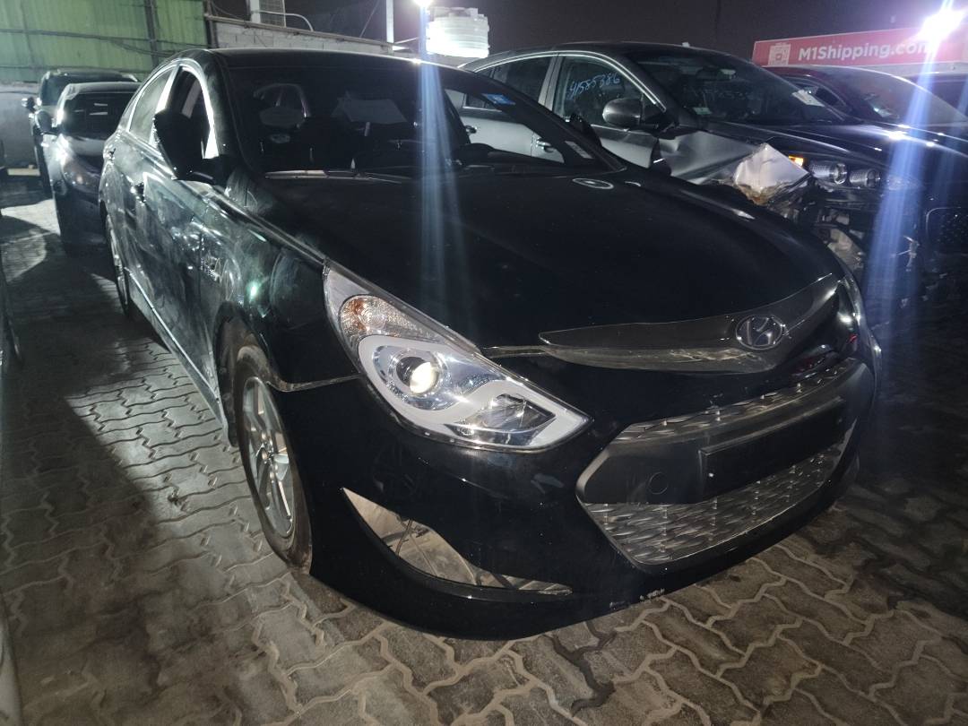 2012 HYUNDAI SONATA — 209579 KM — Lot CA052192 — Souq - Marhaba Auctions Used Cars - Image 4