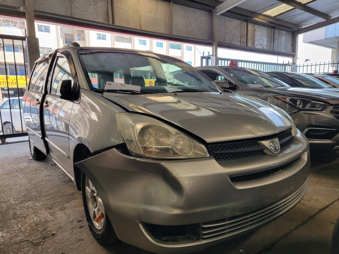 2004 TOYOTA SIENNA — 235444 Miles — Lot 81863343 — Main - Marhaba Auctions Used Cars - Image 4