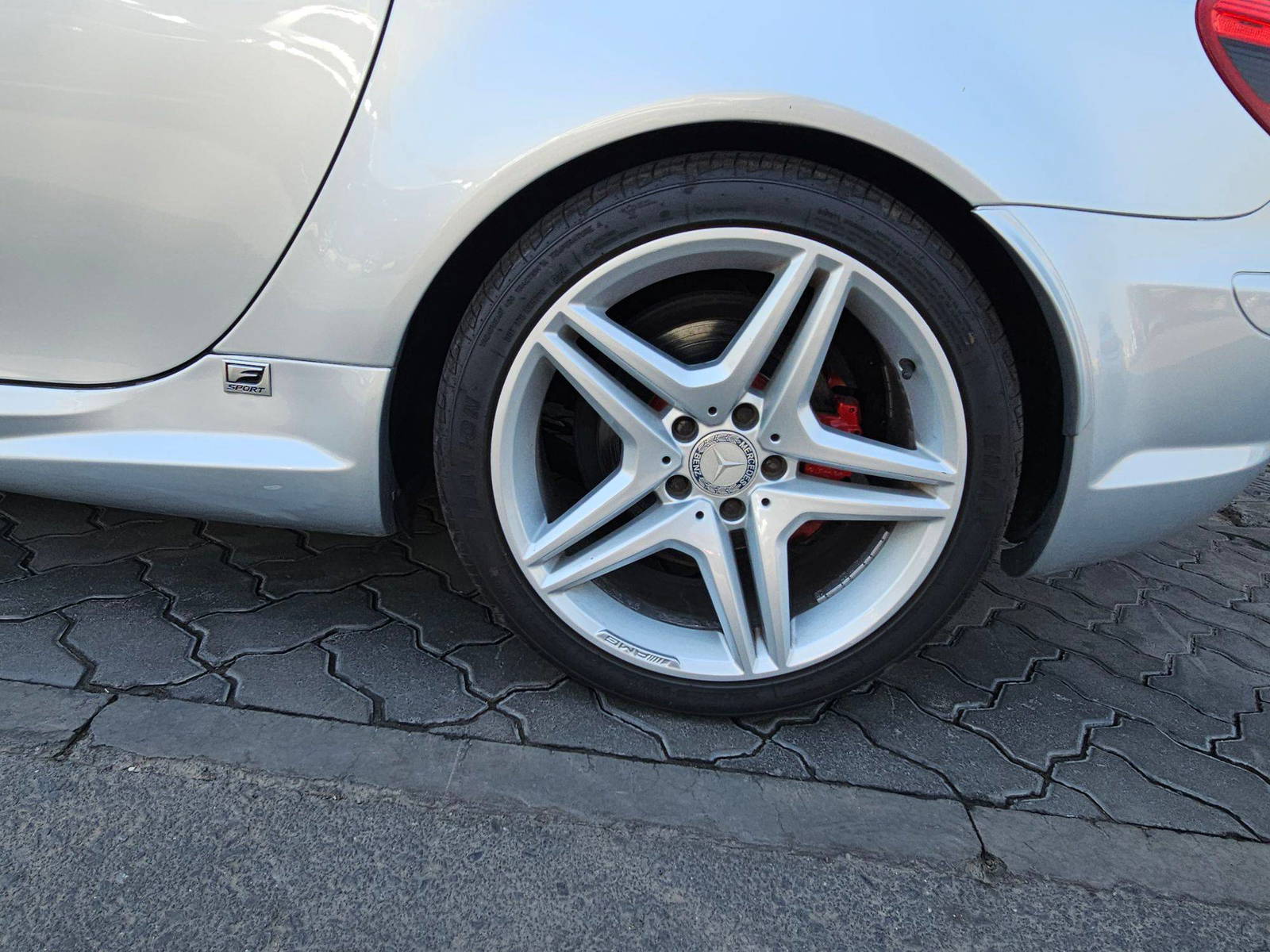 2010 MERCEDES BENZ SLK 350 — 146855 KM — Lot A6AF226405 — Souq - Marhaba Auctions Used Cars - Image 9