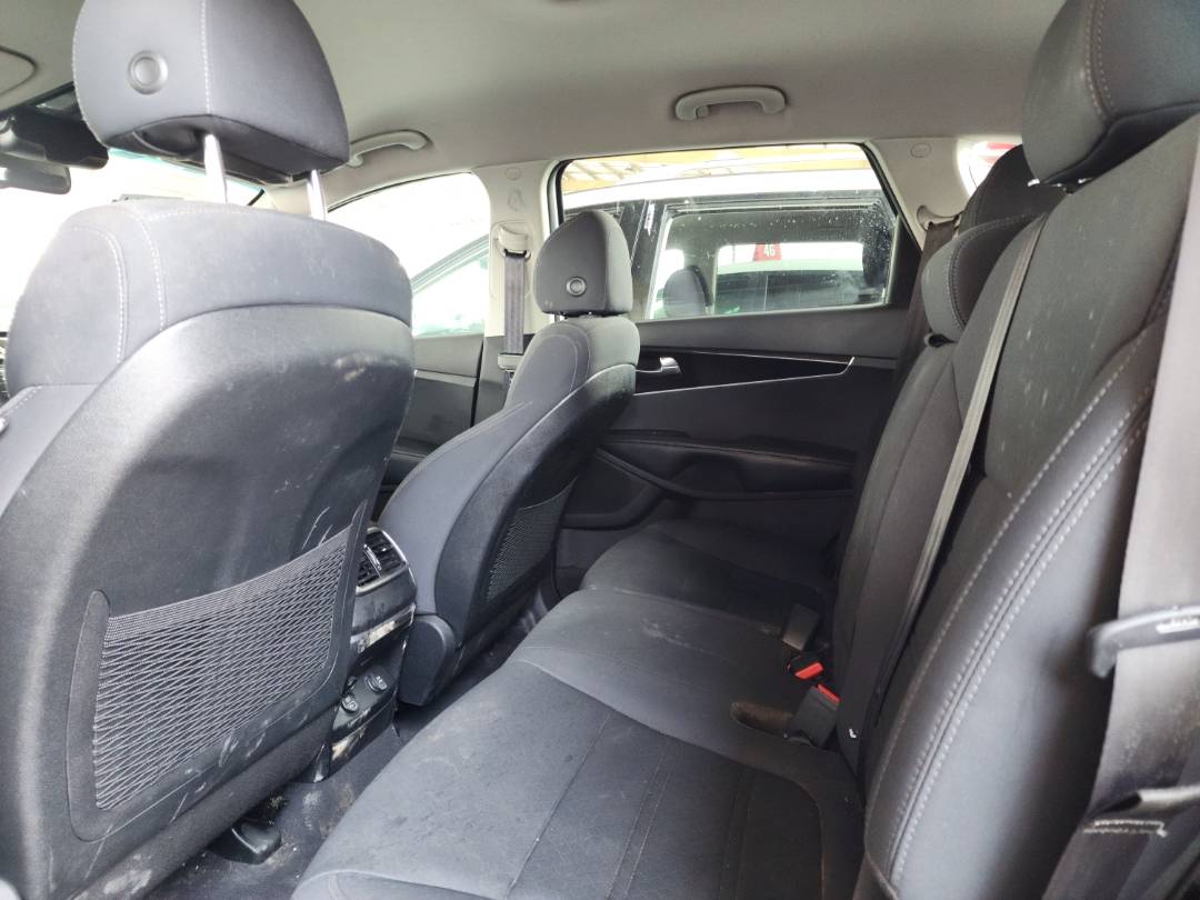 2018 KIA SORENTO — 145583 Miles — Lot 25572 — Souq - Marhaba Auctions Used Cars - Image 9