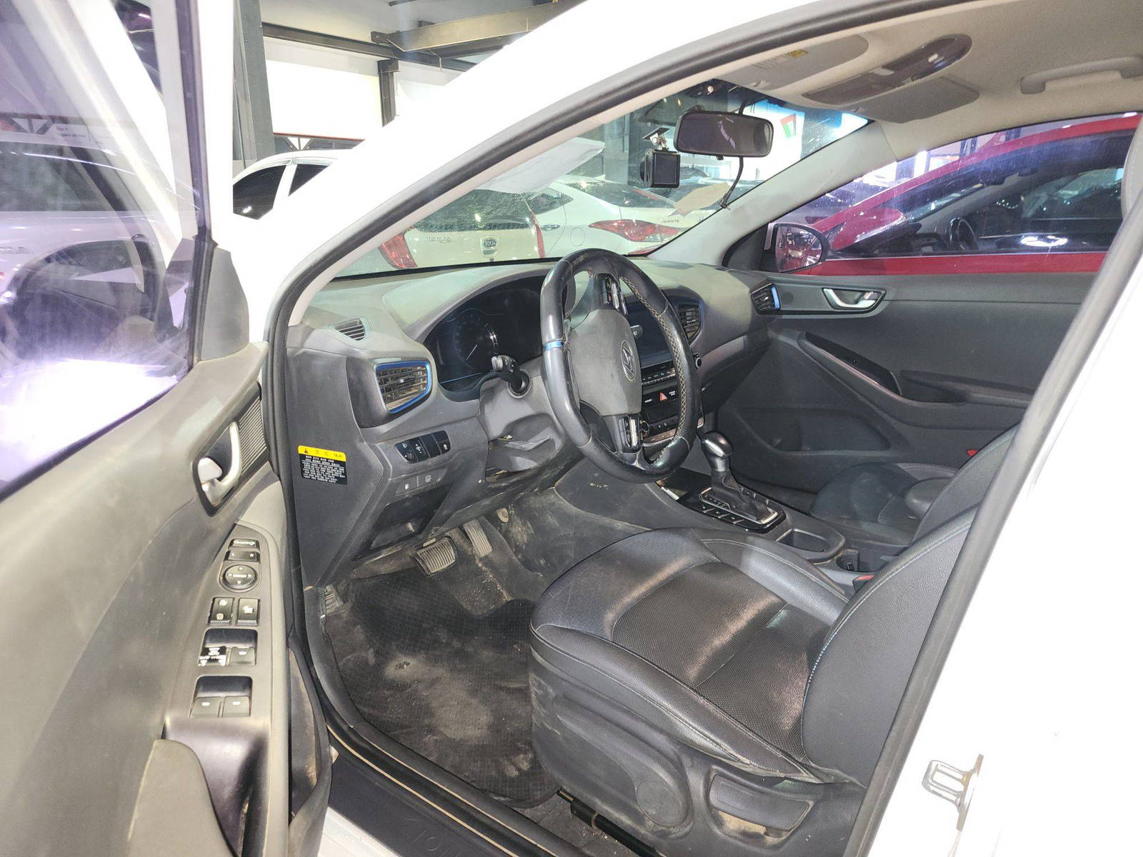 2018 HYUNDAI IONIQ — 143428 KM — Lot 049064 — Main - Marhaba Auctions Used Cars - Image 9