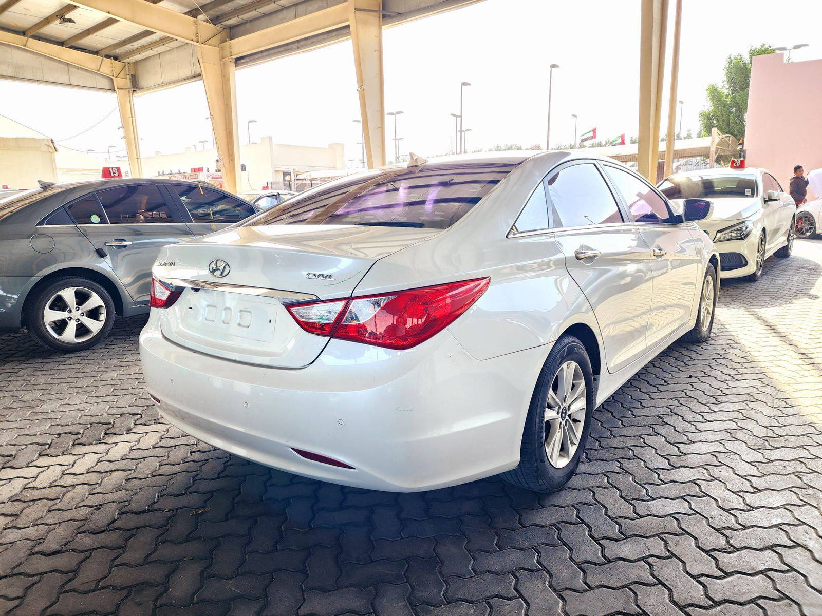 2012 HYUNDAI SONATA — 163069 KM — Lot 428938 — Souq - Marhaba Auctions Used Cars - Image 3