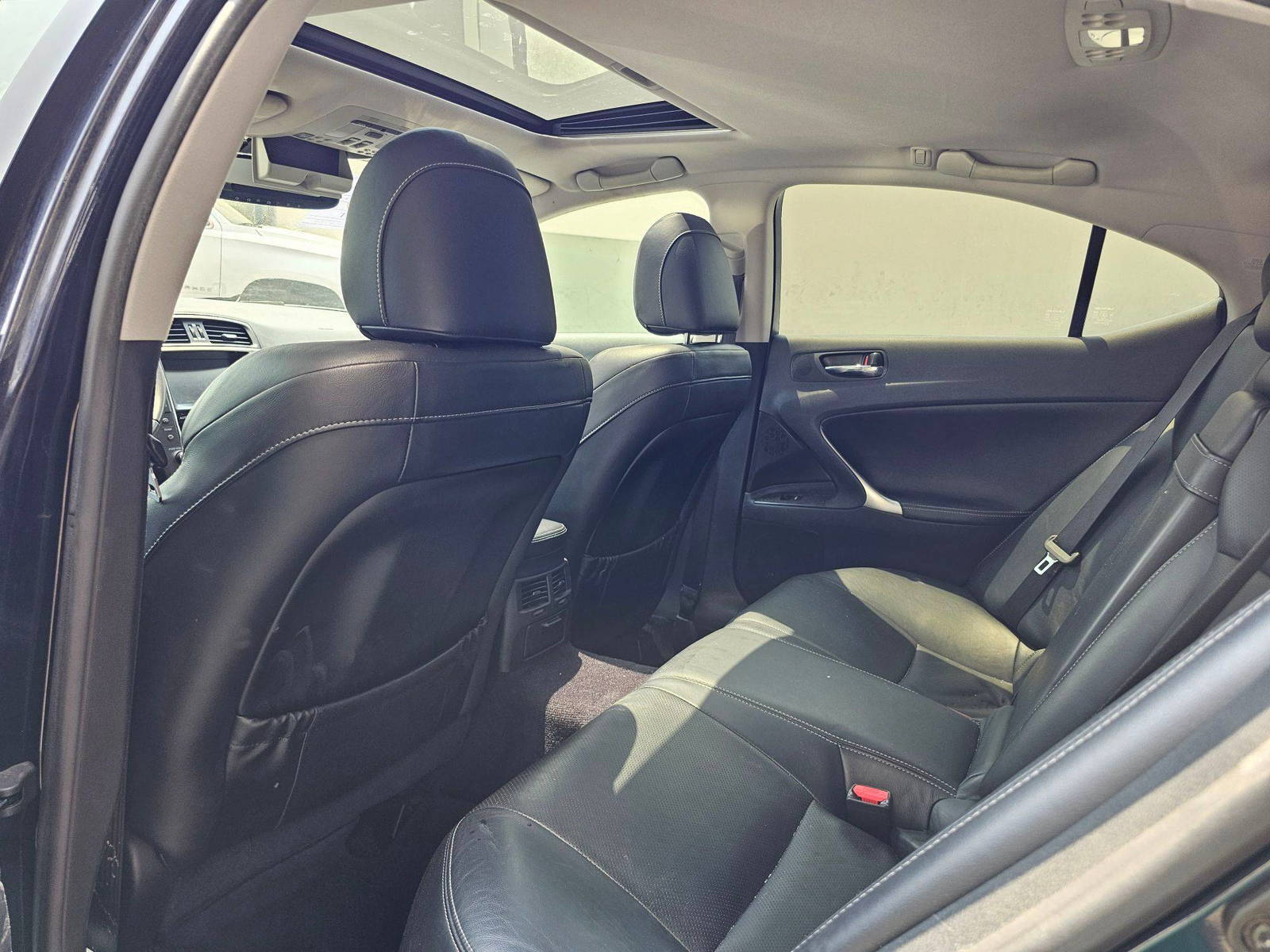 2010 LEXUS IS 250 — 180133 Miles — Lot A5038073 — Souq - Marhaba Auctions Used Cars - Image 6