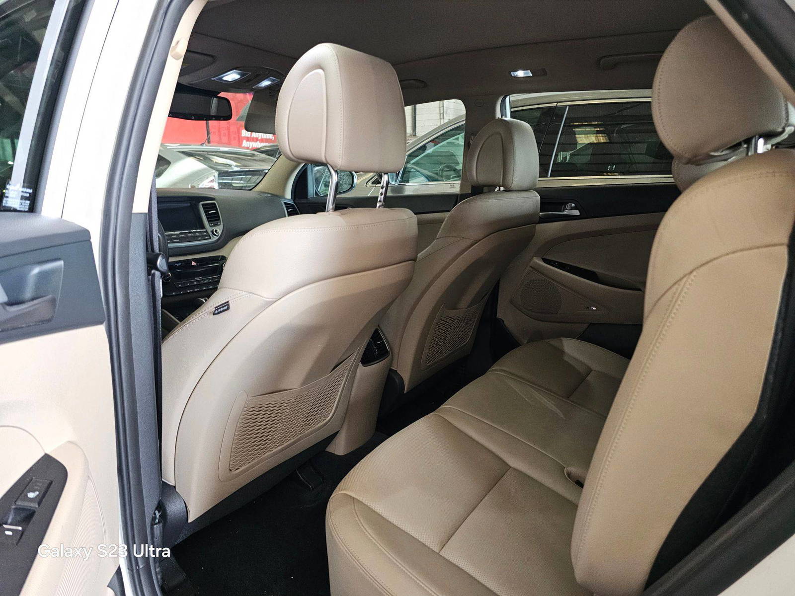2017 HYUNDAI TUCSON — 105526 Miles — Lot HU277781 — Souq - Marhaba Auctions Used Cars - Image 7