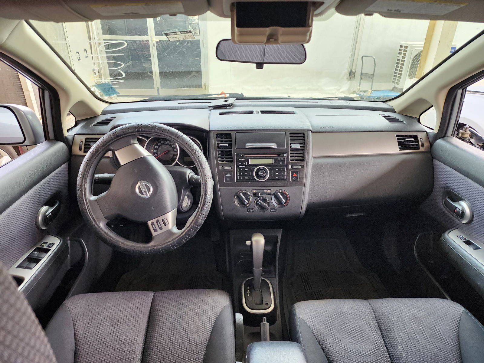 2007 NISSAN VERSA — 143503 KM — Lot 423133 — Souq - Marhaba Auctions Used Cars - Image 7
