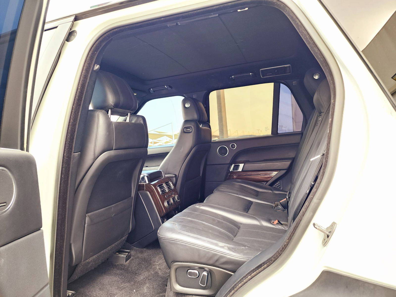 2015 LAND ROVER RANGE ROVER — 116713 KM — Lot 218648 — Souq - Marhaba Auctions Used Cars - Image 6
