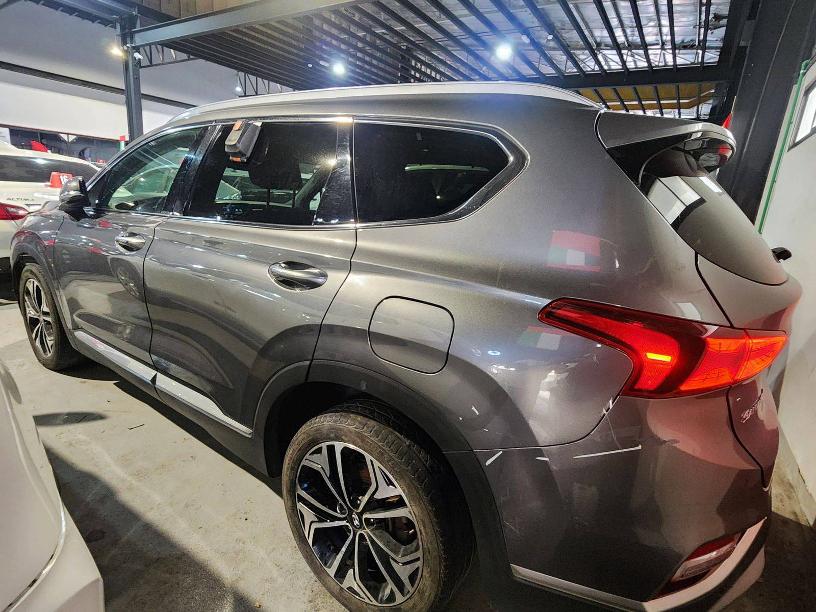 2019 HYUNDAI SANTA FE — 97698 Miles — Lot 69601164 — Al Quoz - Marhaba Auctions Used Cars - Image 5