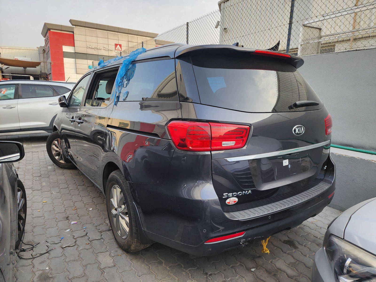 2019 KIA SEDONA — 72195 KM — Lot 48741645 — Main - Marhaba Auctions Used Cars - Image 3