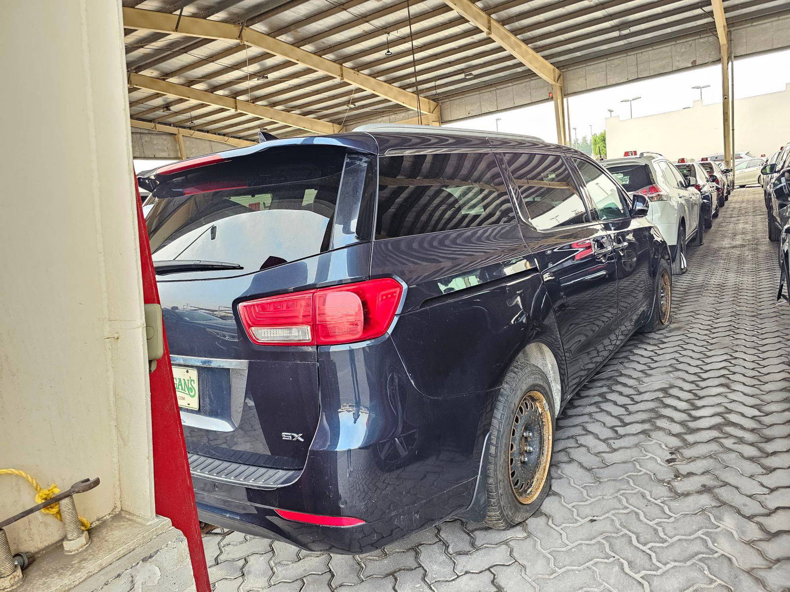 2017 KIA SEDONA — 253400 KM — Lot 43474285 — Souq - Marhaba Auctions Used Cars - Image 3