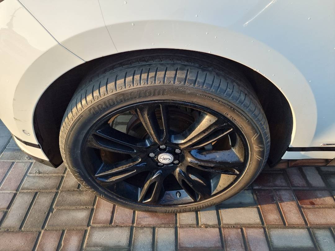 2019 LAND ROVER RANGE ROVER VELAR — 91391 Miles — Lot 43632953 — Al Quoz - Marhaba Auctions Used Cars - Image 11