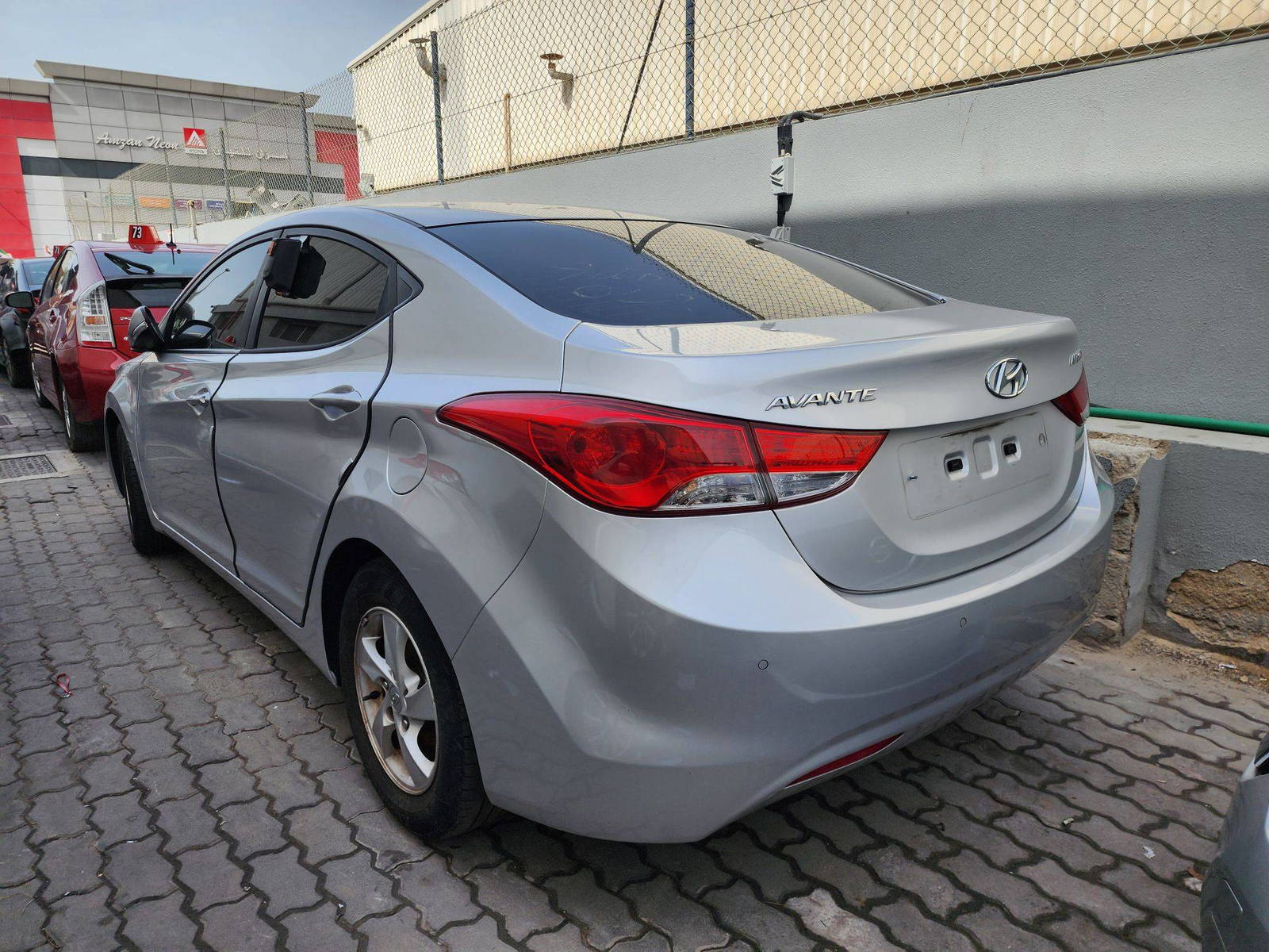 2011 HYUNDAI AVANTE — 210033 KM — Lot 077484 — Al Quoz - Marhaba Auctions Used Cars - Image 5