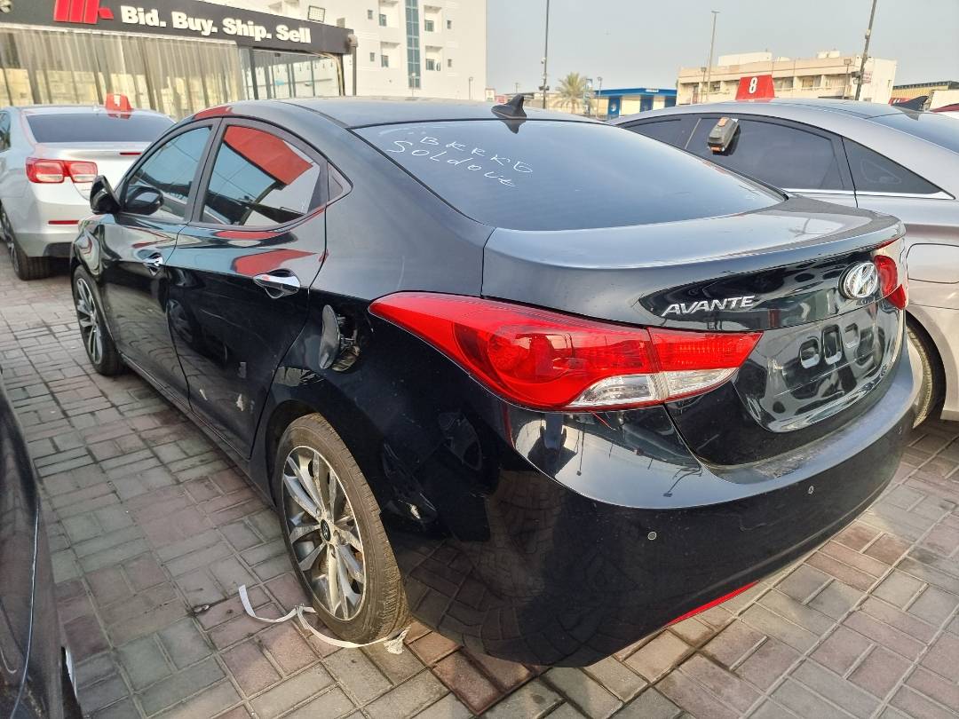 2011 HYUNDAI AVANTE — 256924 KM — Lot 214578 — Souq - Marhaba Auctions Used Cars - Image 4