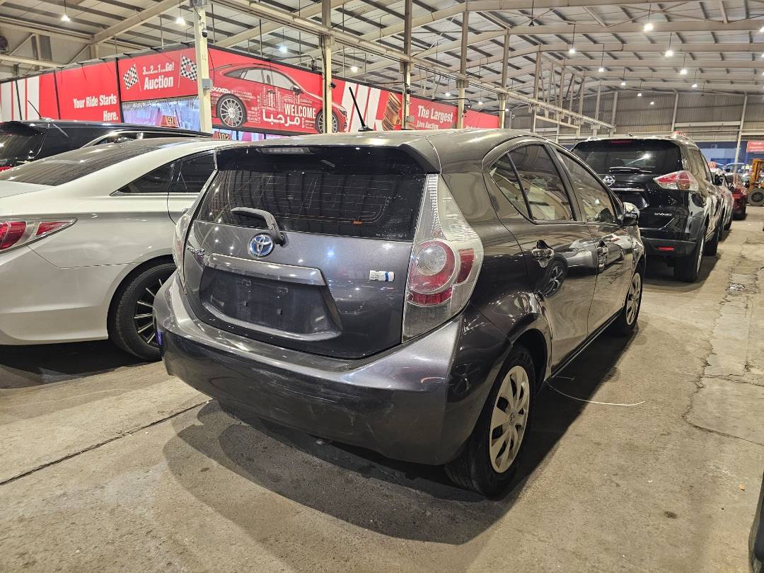 2012 TOYOTA PRIUS C — 178330 Miles — Lot 1527114 — Ind. 12 - Marhaba Auctions Used Cars - Image 4