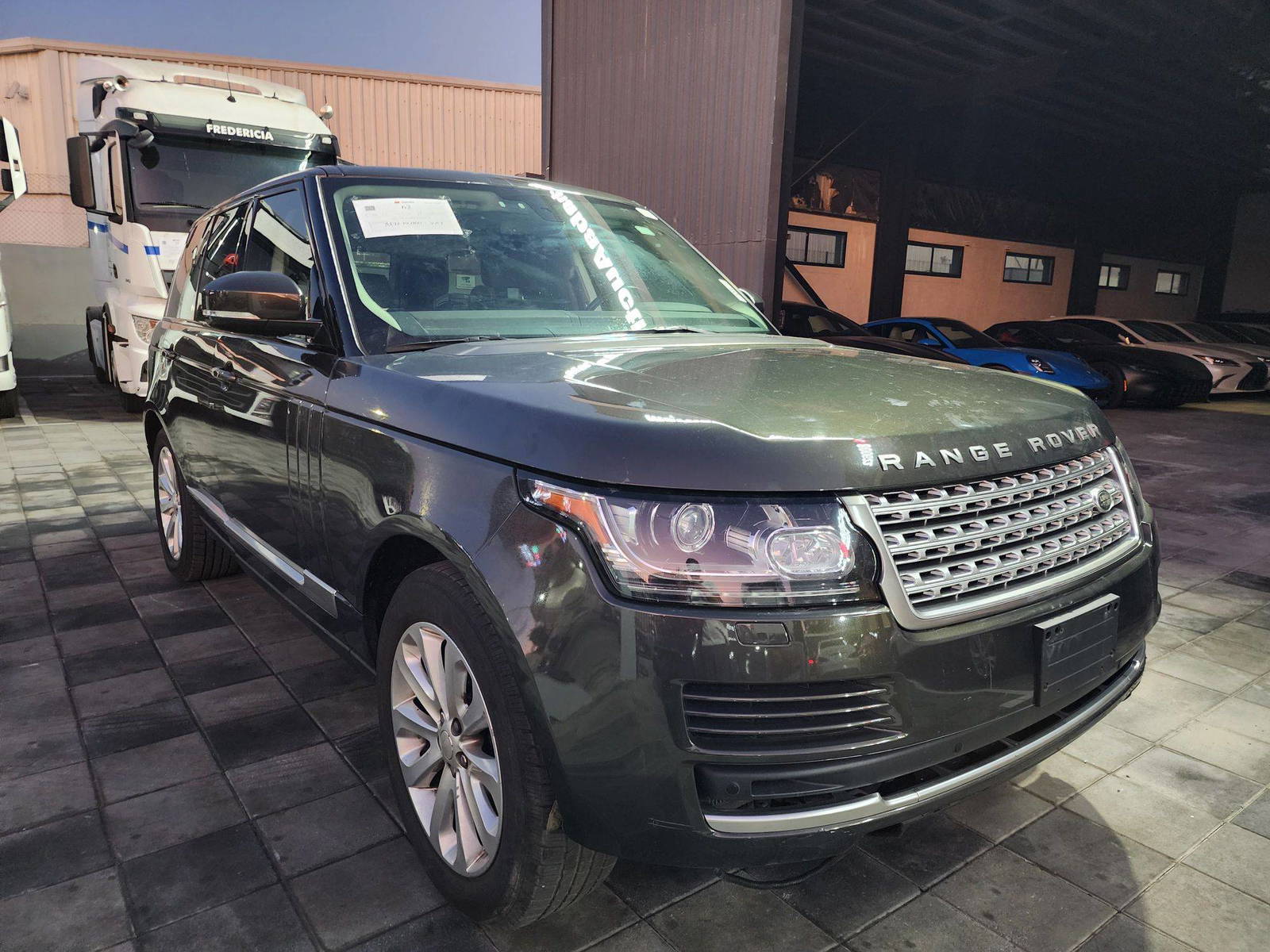 2014 LAND ROVER RANGE ROVER — 184470 Miles — Lot 191575 — Al Quoz - Marhaba Auctions Used Cars - Image 3