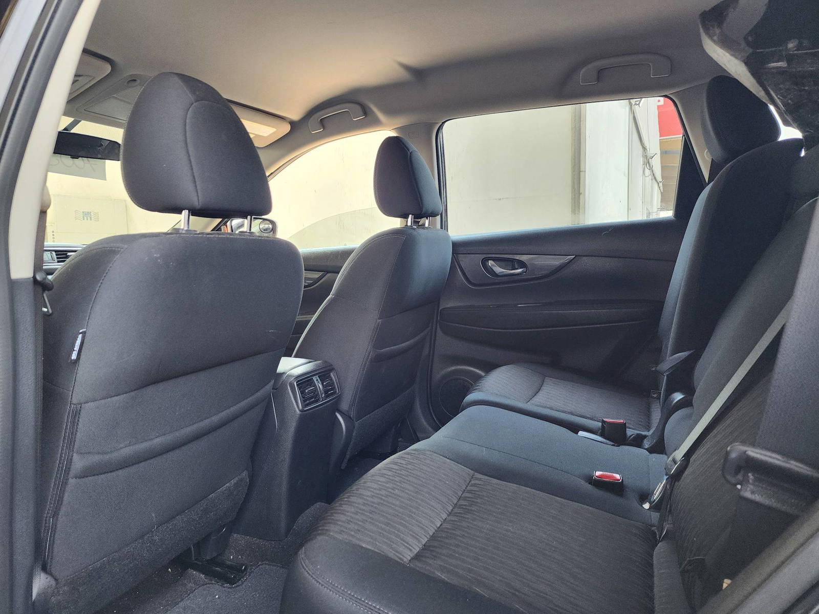 2017 NISSAN ROGUE — 143934 KM — Lot C764596 — Souq - Marhaba Auctions Used Cars - Image 6