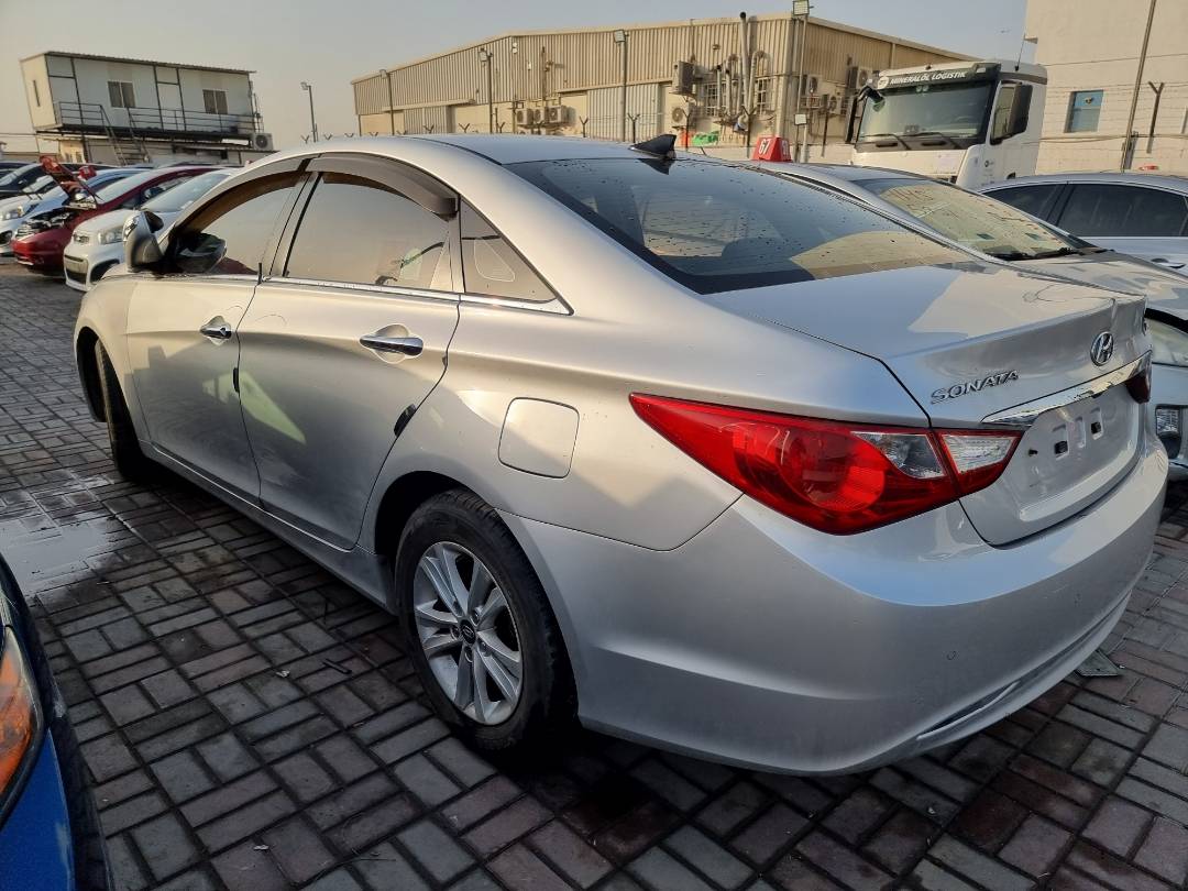 2010 HYUNDAI SONATA — 280683 KM — Lot 124587 — Ind. 12 - Marhaba Auctions Used Cars - Image 5