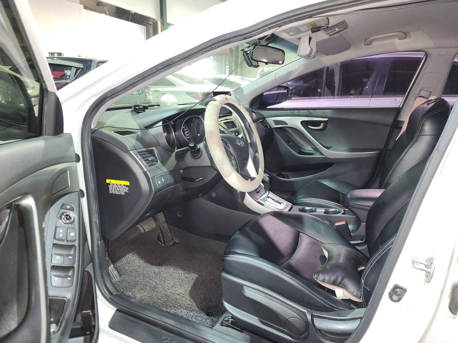 2012 HYUNDAI AVANTE — 132971 KM — Lot 264535 — Al Quoz - Marhaba Auctions Used Cars - Image 9