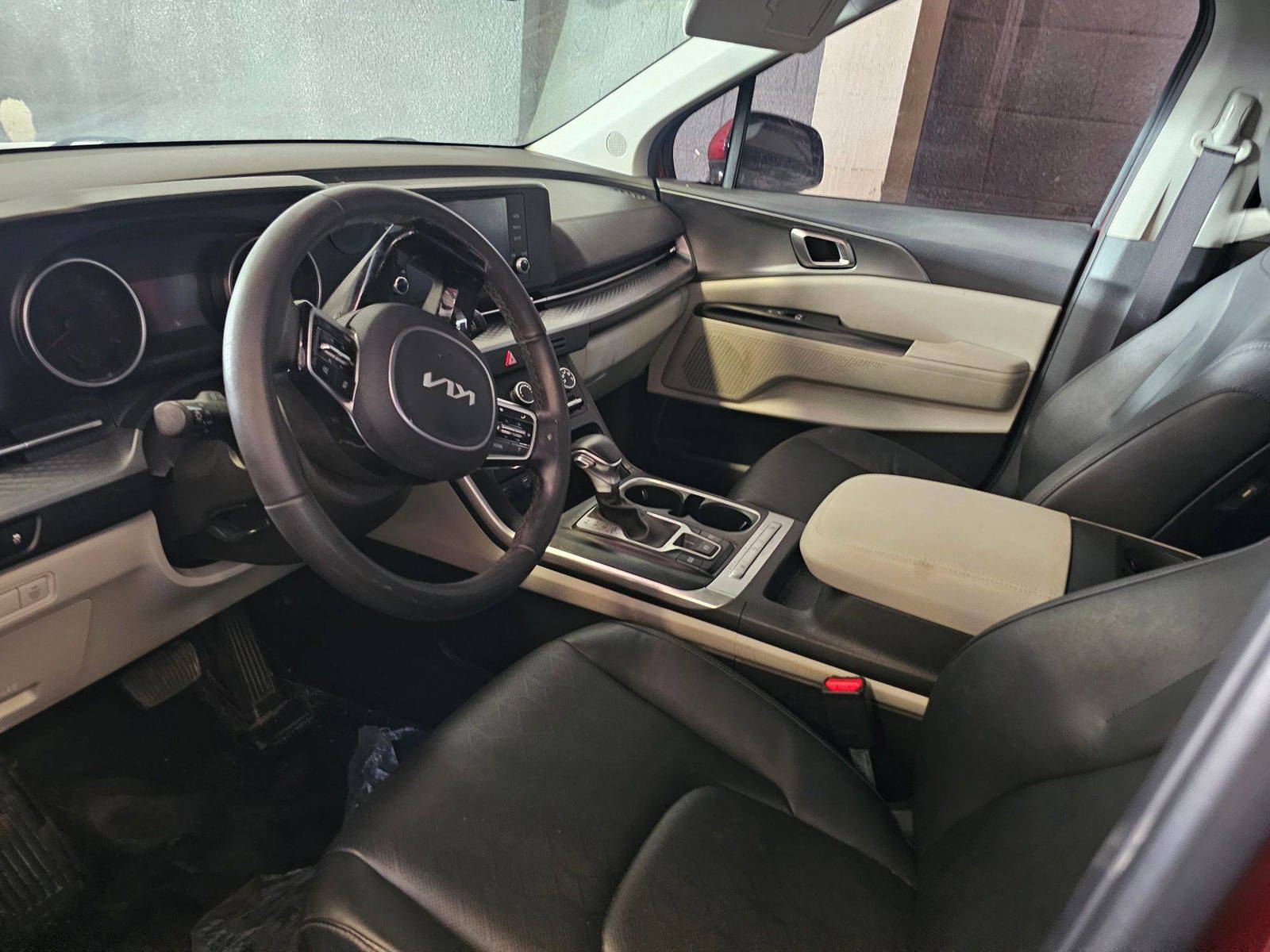 KIA CARNIVAL LX 2023 - Marhaba Auction Used Cars - Image 8