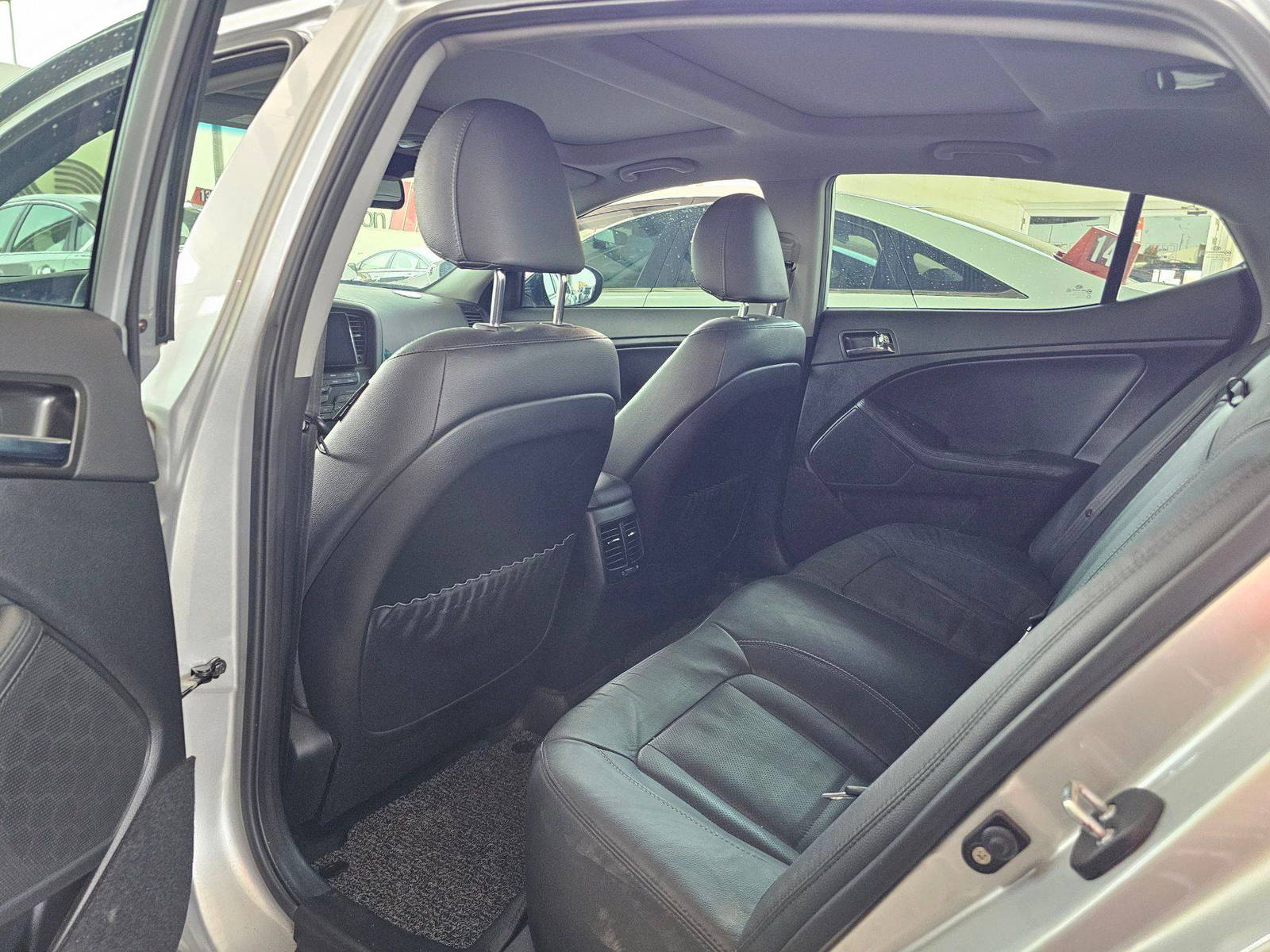 2013 KIA K5 — 176107 KM — Lot 029245 — Souq - Marhaba Auctions Used Cars - Image 6