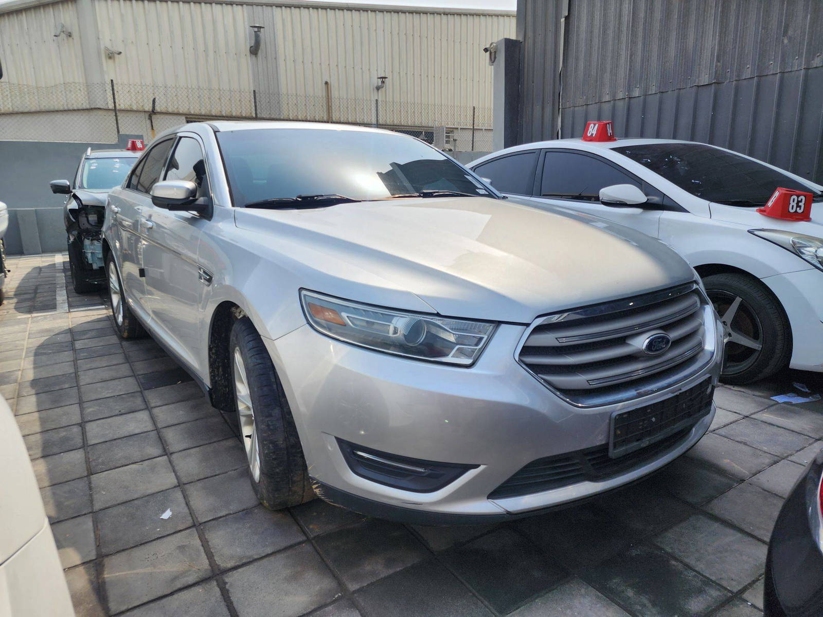 2013 FORD TAURUS — 207745 KM — Lot 135420 — Al Quoz - Marhaba Auctions Used Cars - Image 6