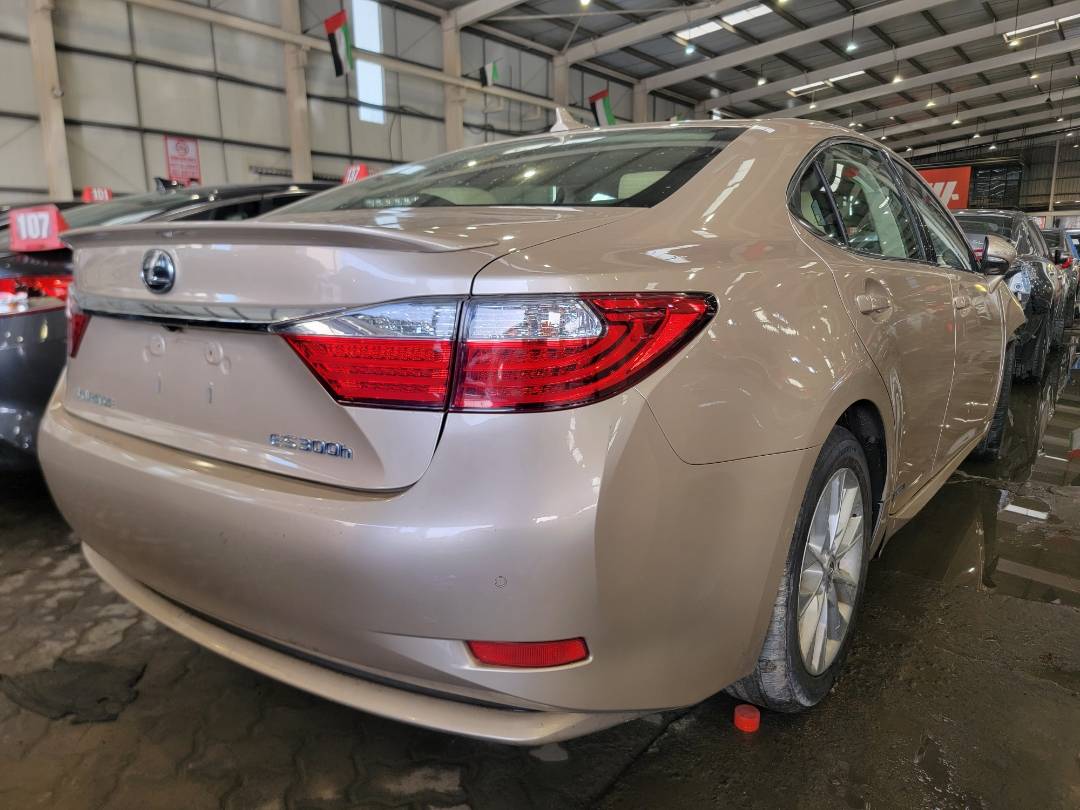 2013 LEXUS ES 300H — 282724 Miles — Lot 2011476 - Marhaba Auctions Used Cars - Image 3