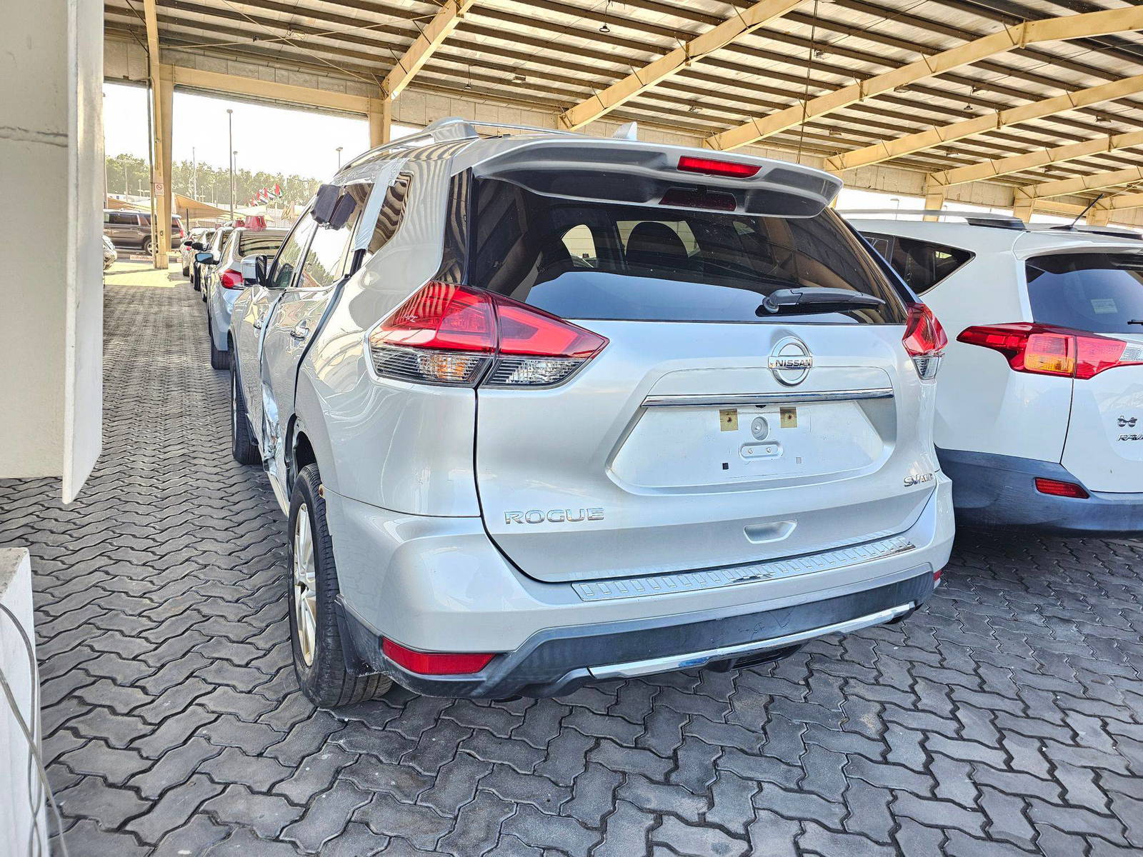 2017 NISSAN ROGUE — 172544 Miles — Lot V8HP505901 — Souq - Marhaba Auctions Used Cars - Image 5