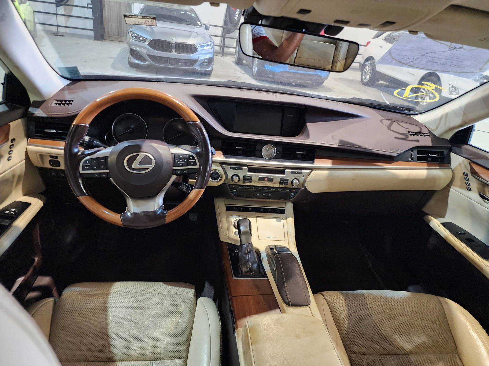 2016 LEXUS ES 300H — 210010 Miles — Lot 113576 — Ind. 12 - Marhaba Auctions Used Cars - Image 8