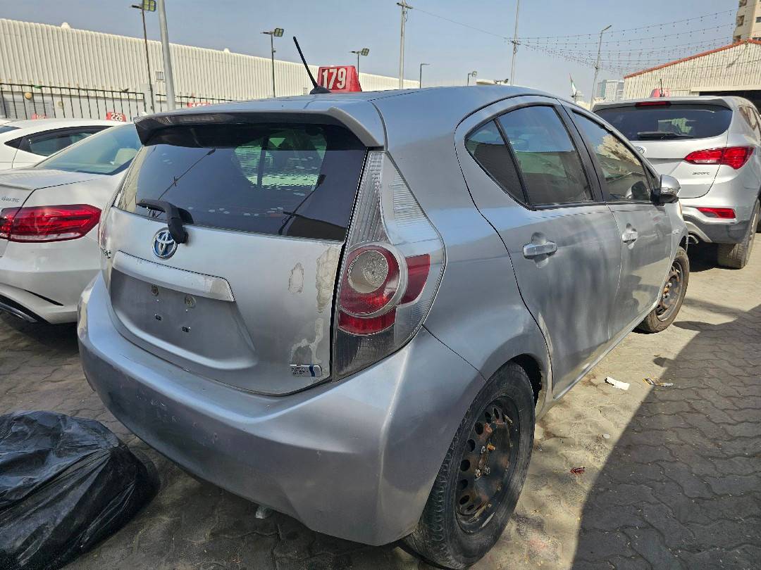 TOYOTA PRIUS