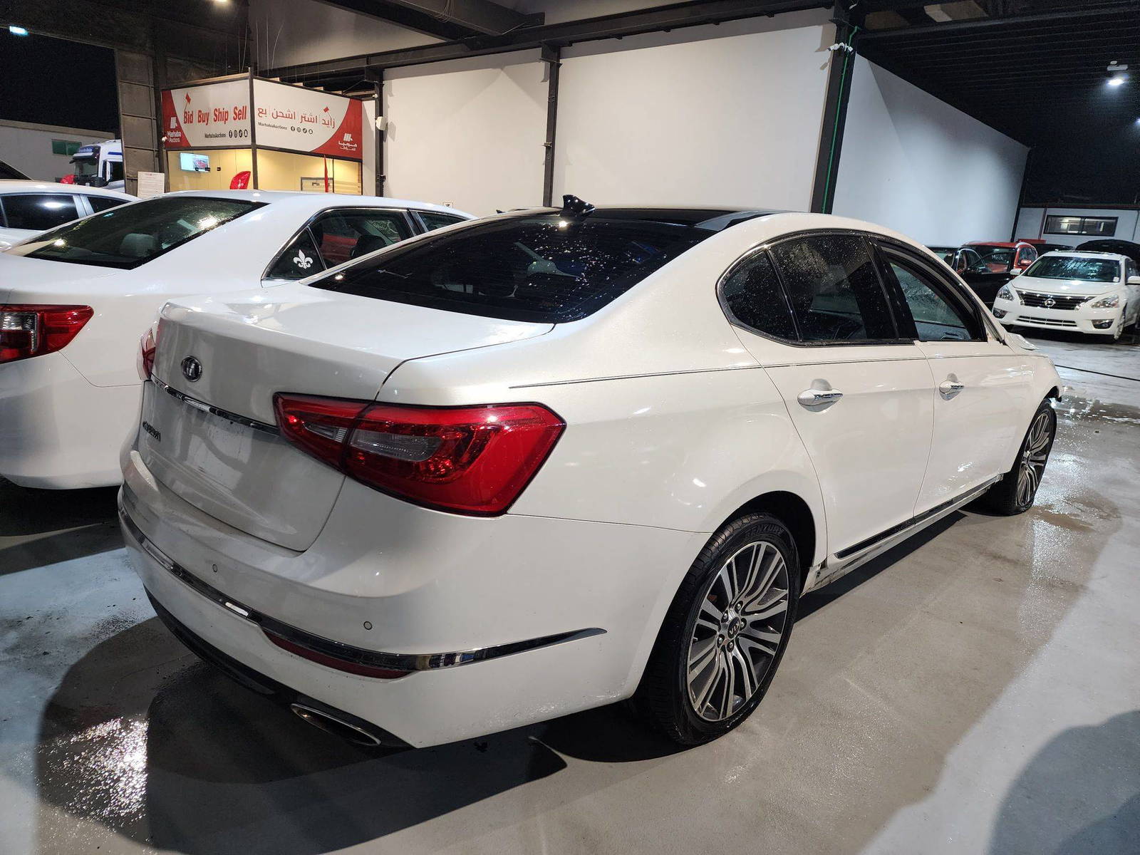 2014 KIA CADENZA — 206403 Miles — Lot 41673884 — Al Quoz - Marhaba Auctions Used Cars - Image 3