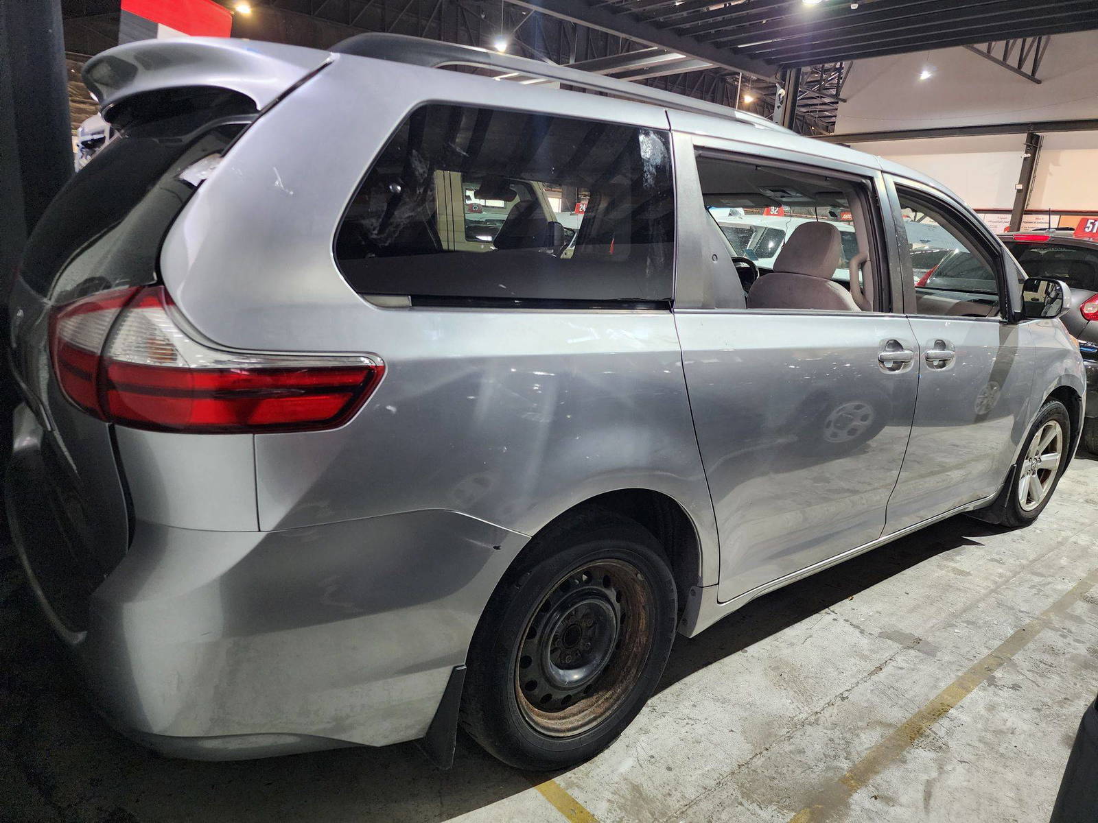 2015 TOYOTA SIENNA — 331212 KM — Lot 69385 — Main - Marhaba Auctions Used Cars - Image 6