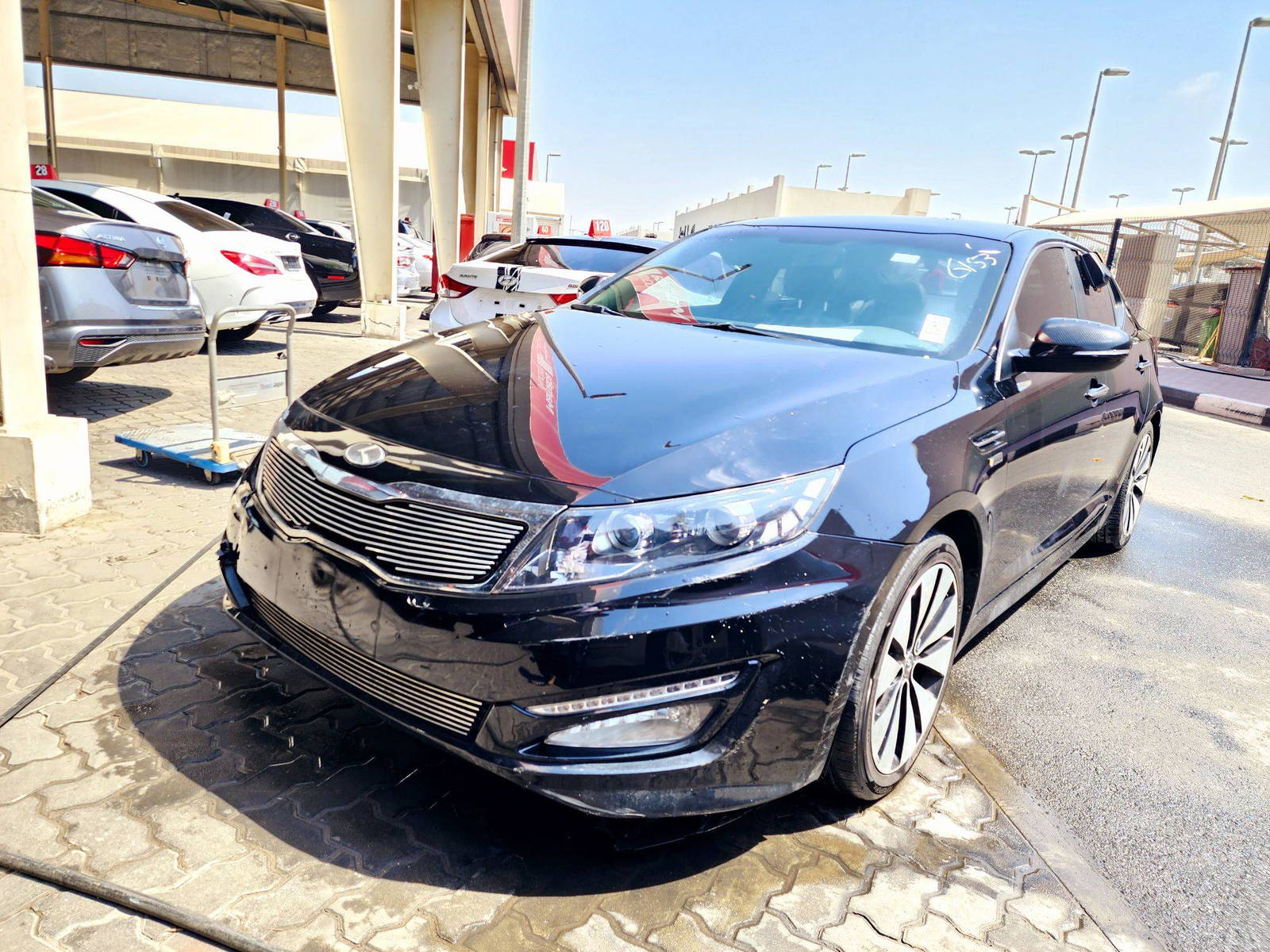 2011 KIA K5 — 163264 KM — Lot 081678 — Souq - Marhaba Auctions Used Cars - Image 5