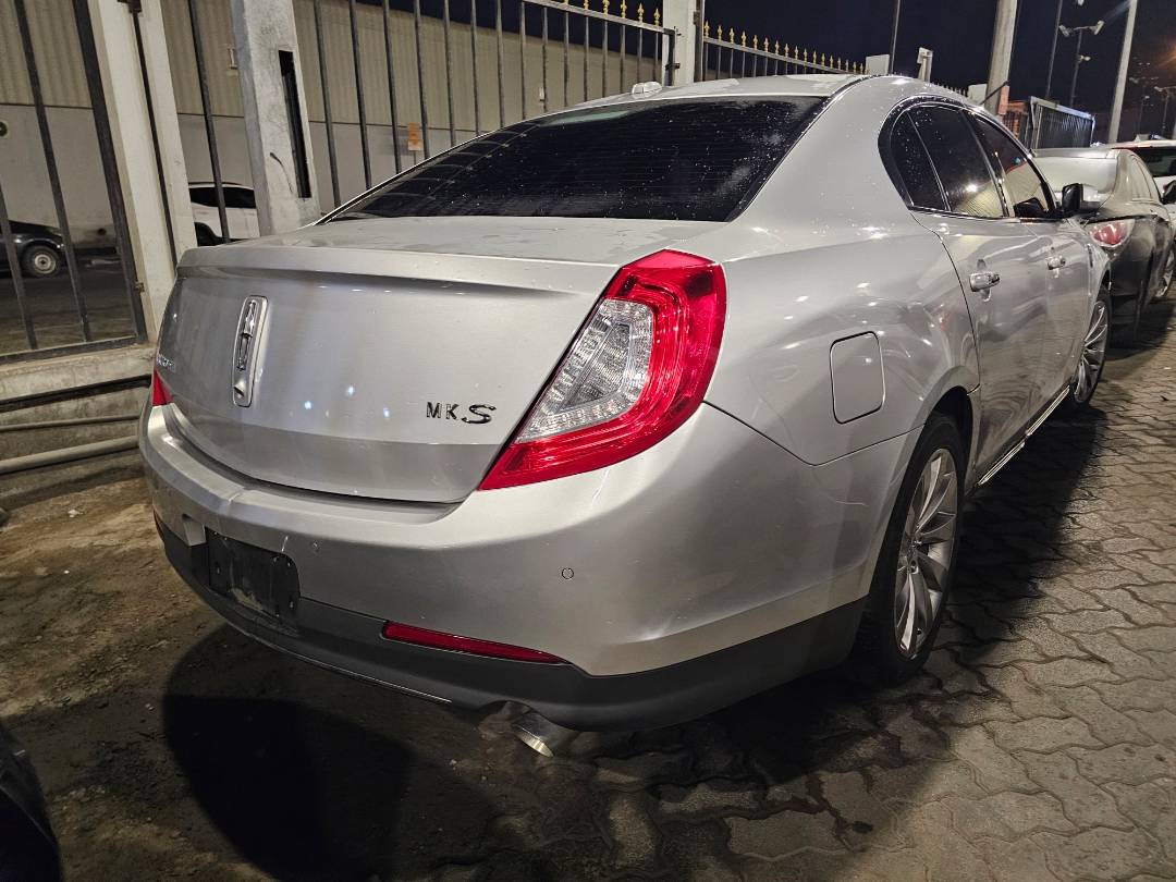 2014 LINCOLN MKS — 171901 KM — Lot EG607768 — Main - Marhaba Auctions Used Cars - Image 4