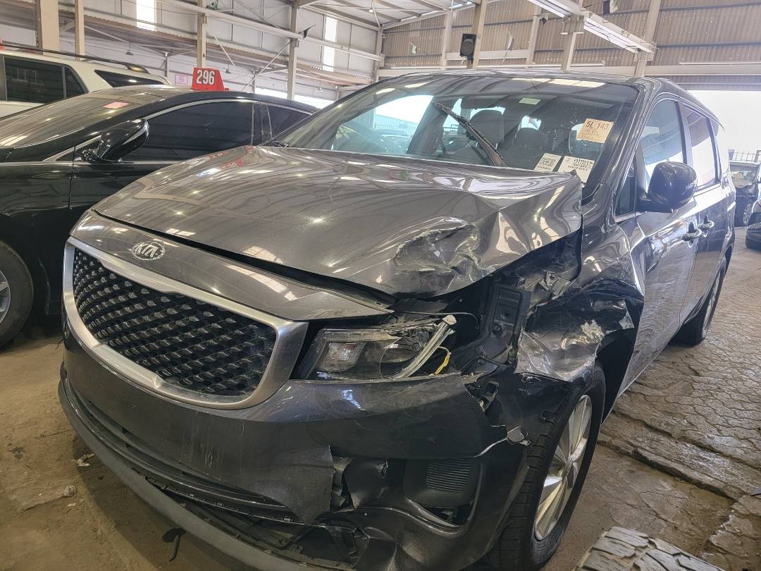 2016 KIA SEDONA — 126082 Miles — Lot 1237203 — Souq - Marhaba Auctions Used Cars - Image 3