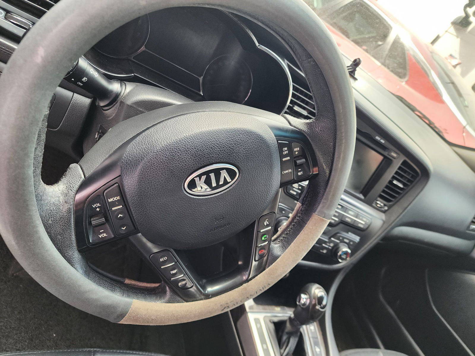 2011 KIA K5 — 173760 KM — Lot 142876 — Al Quoz - Marhaba Auctions Used Cars - Image 13