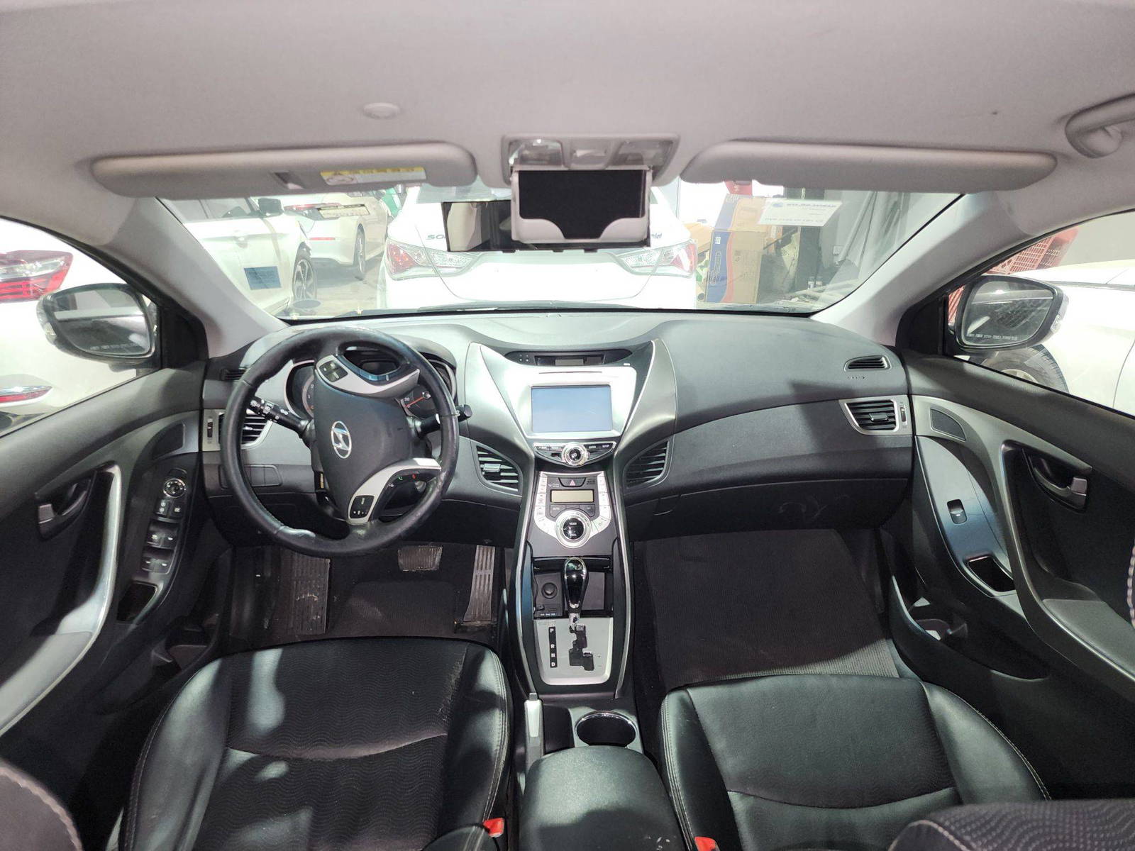 2011 HYUNDAI AVANTE — 264311 KM — Lot 057116 — Al Quoz - Marhaba Auctions Used Cars - Image 8