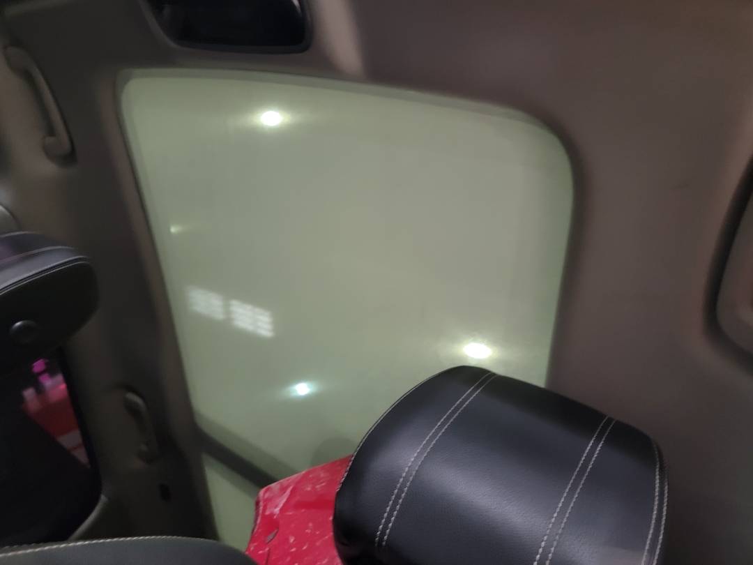 2019 LAND ROVER RANGE ROVER VELAR — 89789 Miles — Lot KA202409 — Main - Marhaba Auctions Used Cars - Image 9