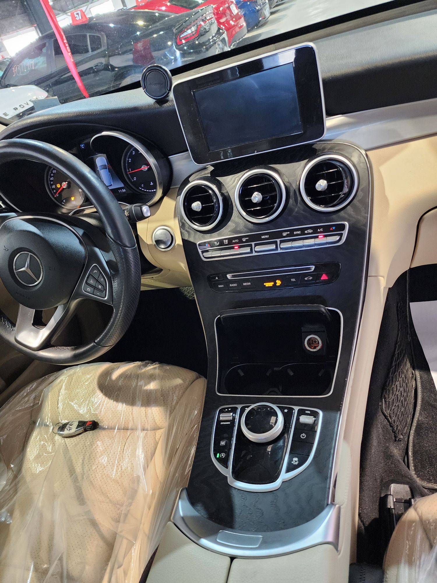 2019 MERCEDES BENZ GLC-300 — 81060 KM — Lot 50065454 — Al Quoz - Marhaba Auctions Used Cars - Image 12