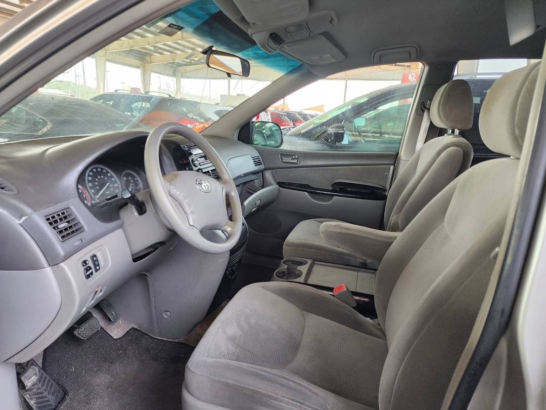 2005 TOYOTA SIENNA — 189918 Miles — Lot 32136 — Souq - Marhaba Auctions Used Cars - Image 6