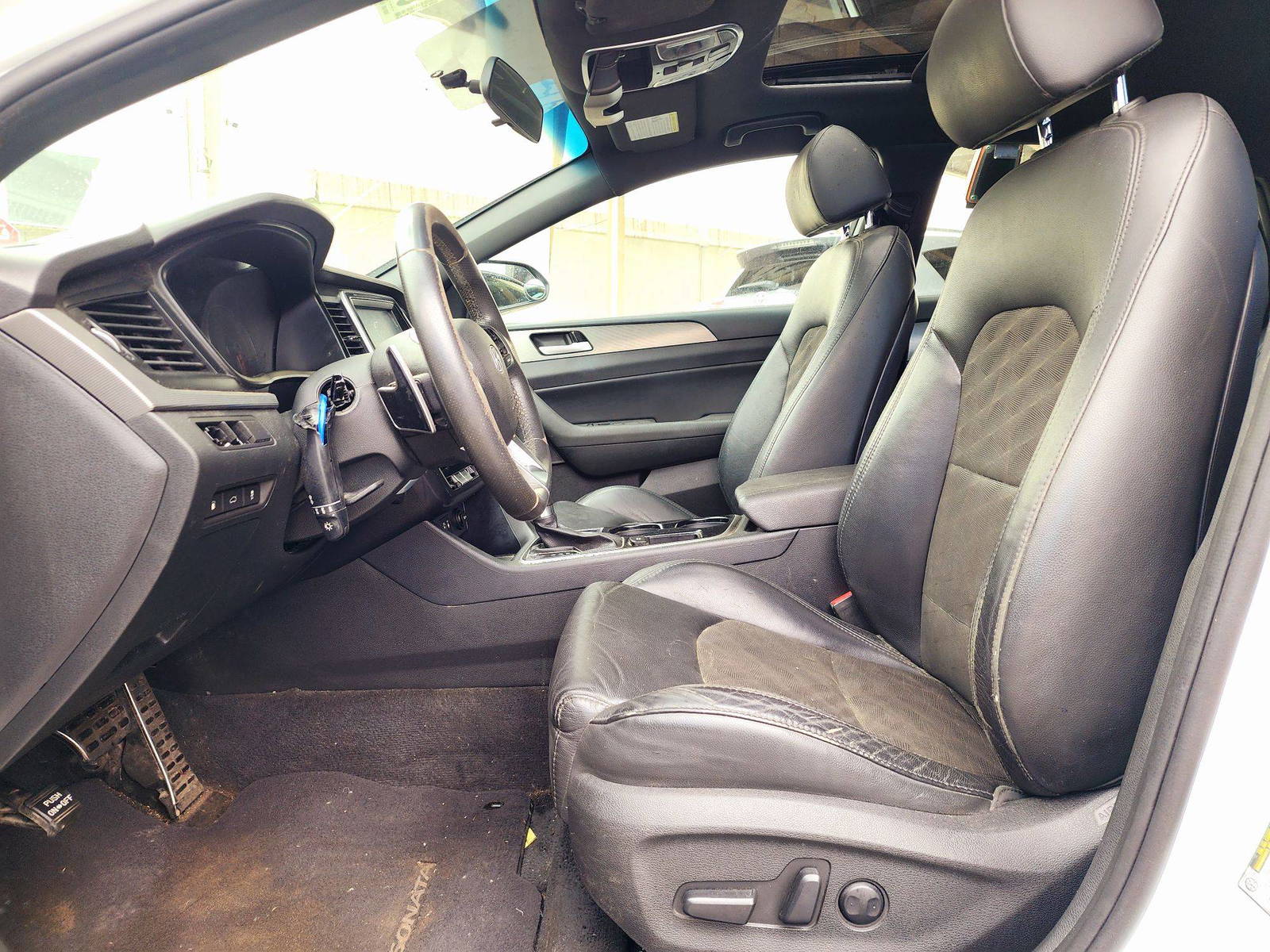 2019 HYUNDAI SONATA — 98863 KM — Lot 81692044 — Souq - Marhaba Auctions Used Cars - Image 9