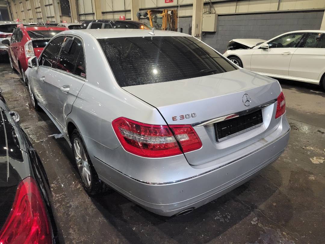 2010 MERCEDES BENZ E-300 — 246133 KM — Lot 0AA232995 — Main - Marhaba Auctions Used Cars - Image 3