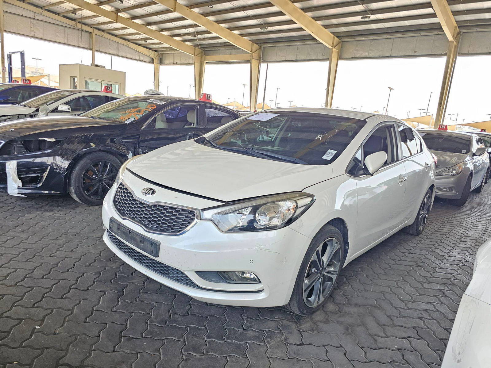 2015 KIA K3 — 184290 KM — Lot 346086 — Souq - Marhaba Auctions Used Cars - Image 5