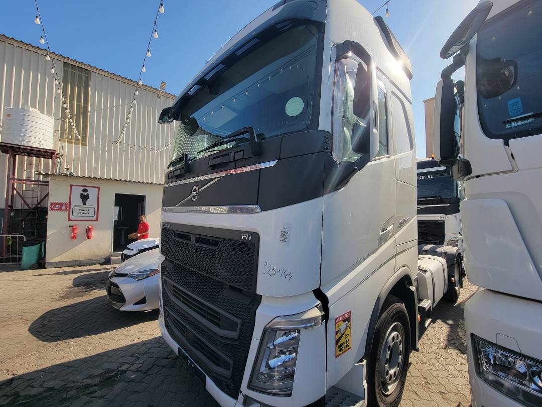2017 VOLVO FH-Series — 868215 KM — Lot B825144 — Main - Marhaba Auctions Used Cars - Image 3
