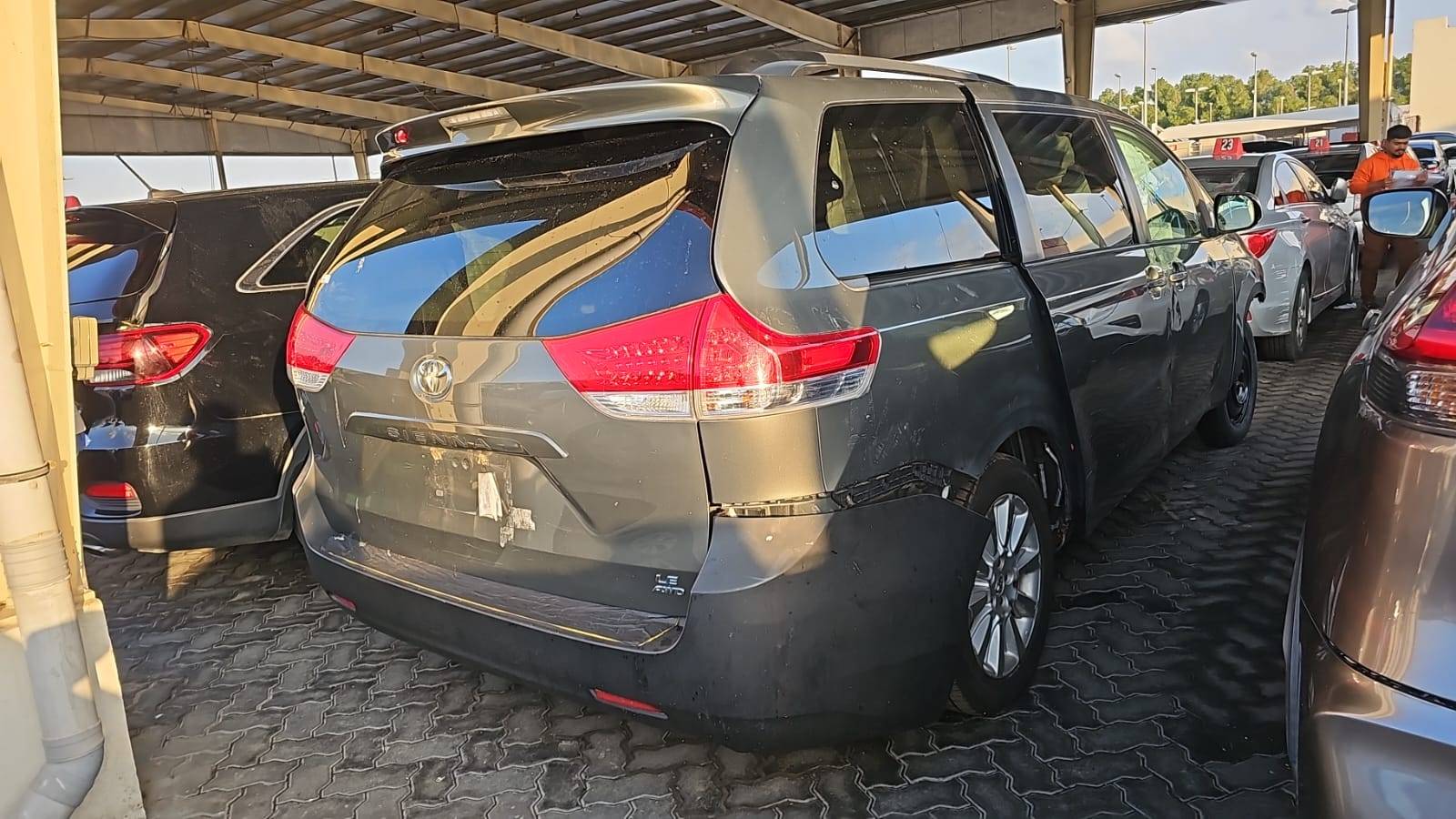 2011 TOYOTA SIENNA — 248697 Miles — Lot XBS016789 — Souq - Marhaba Auctions Used Cars - Image 11