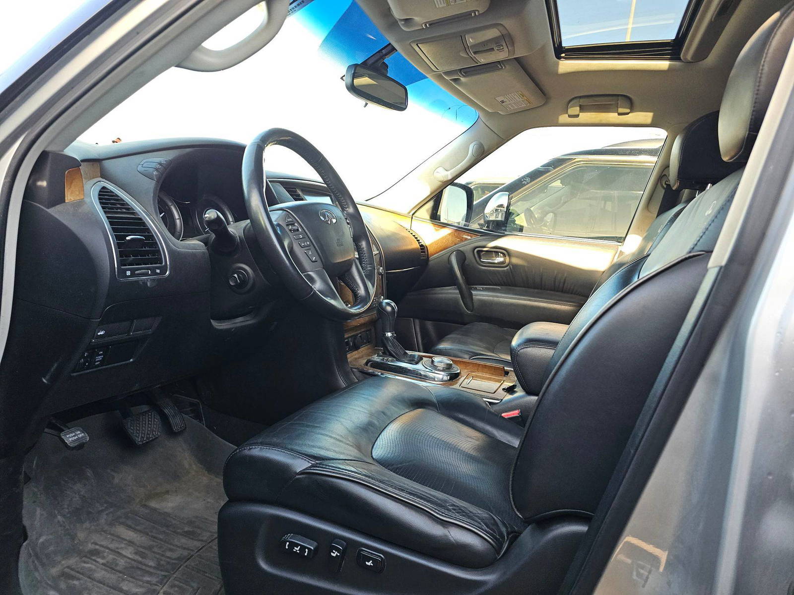 2014 INFINITI QX80 — 196354 Miles — Lot E6E9063153 — Souq - Marhaba Auctions Used Cars - Image 8