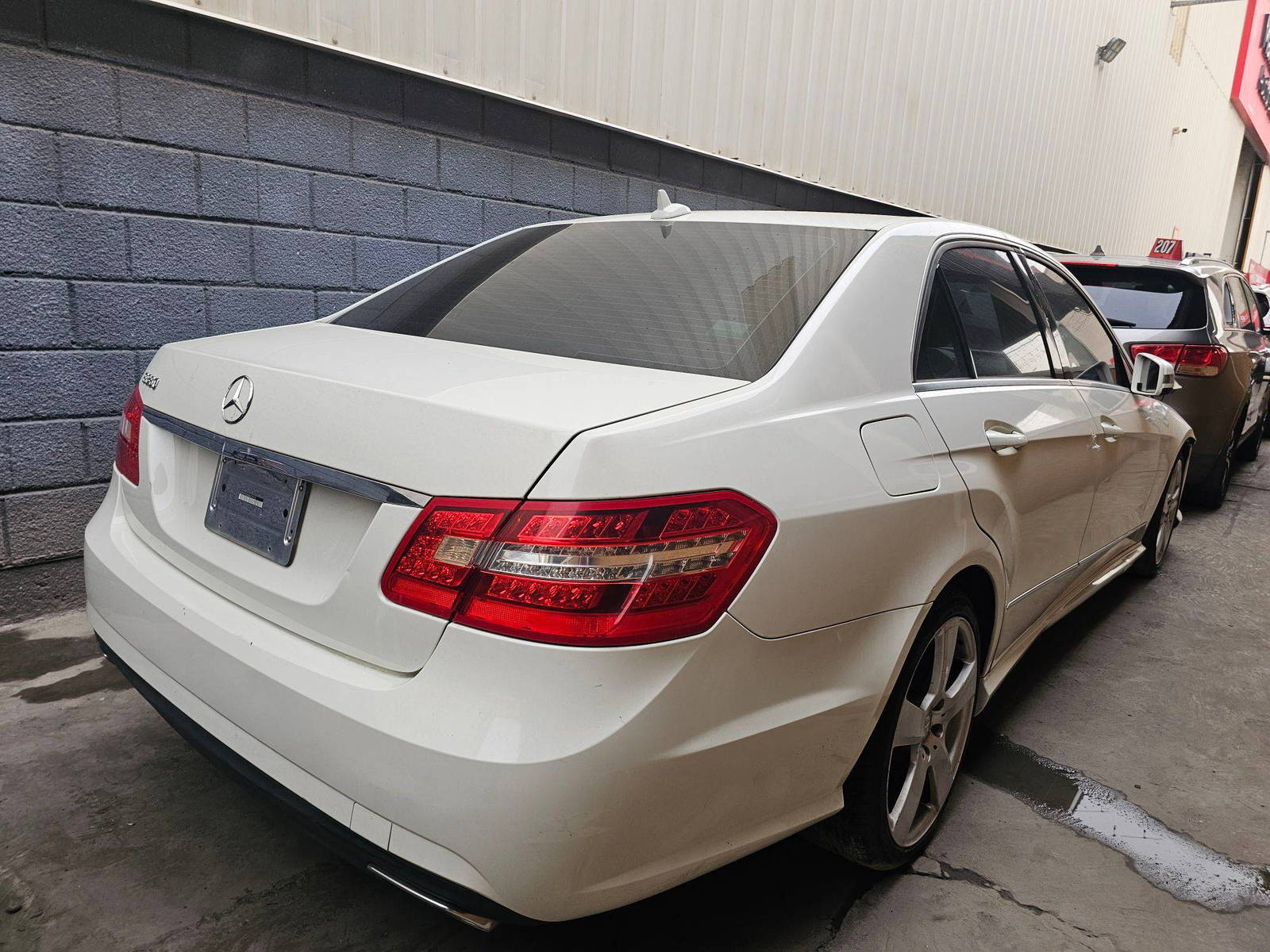 2011 MERCEDES BENZ E 350 — 209552 Miles — Lot 60741615 — Main - Marhaba Auctions Used Cars - Image 5