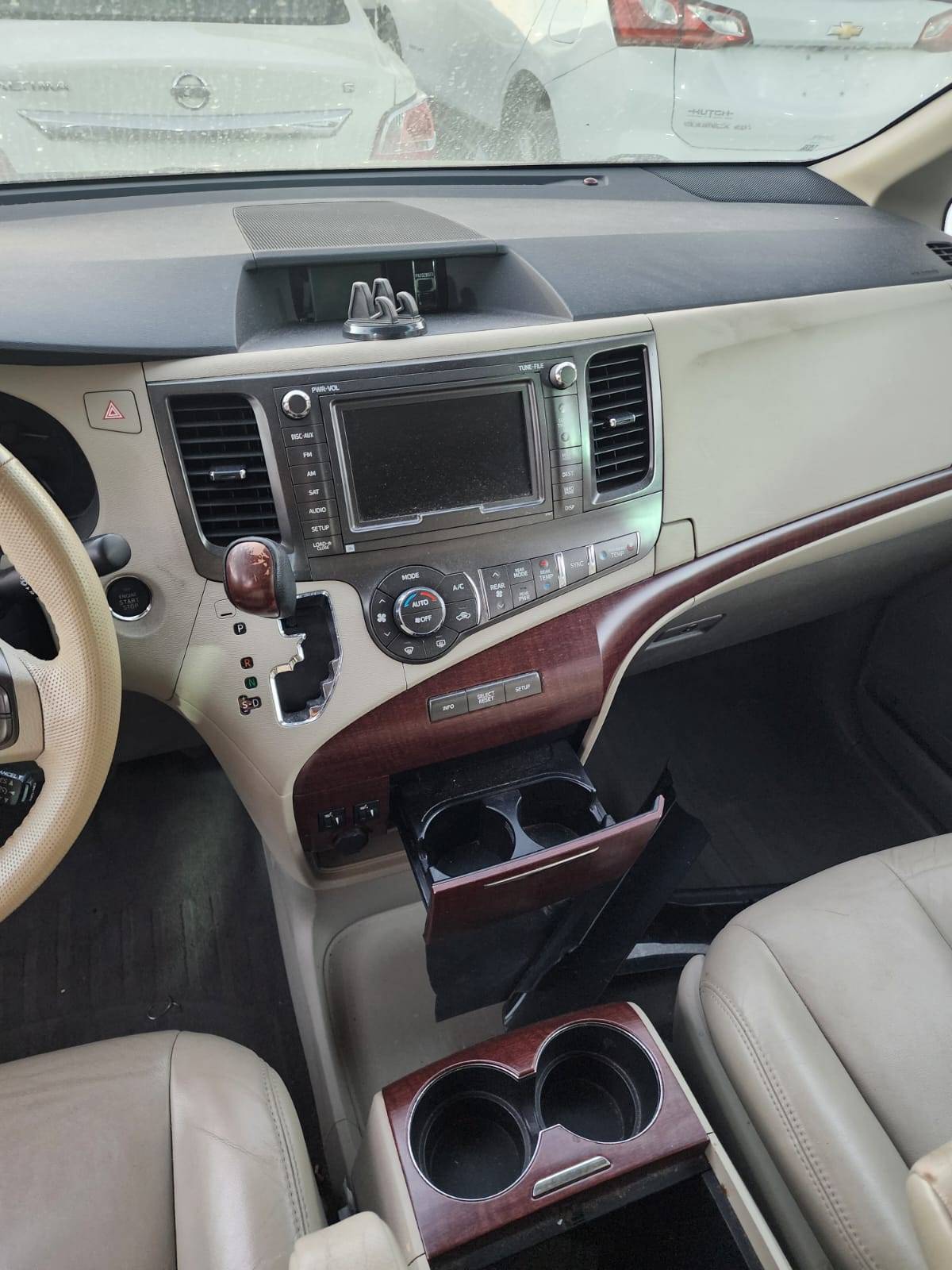 2011 TOYOTA SIENNA — 185804 Miles — Lot 99515595 — Main - Marhaba Auctions Used Cars - Image 12