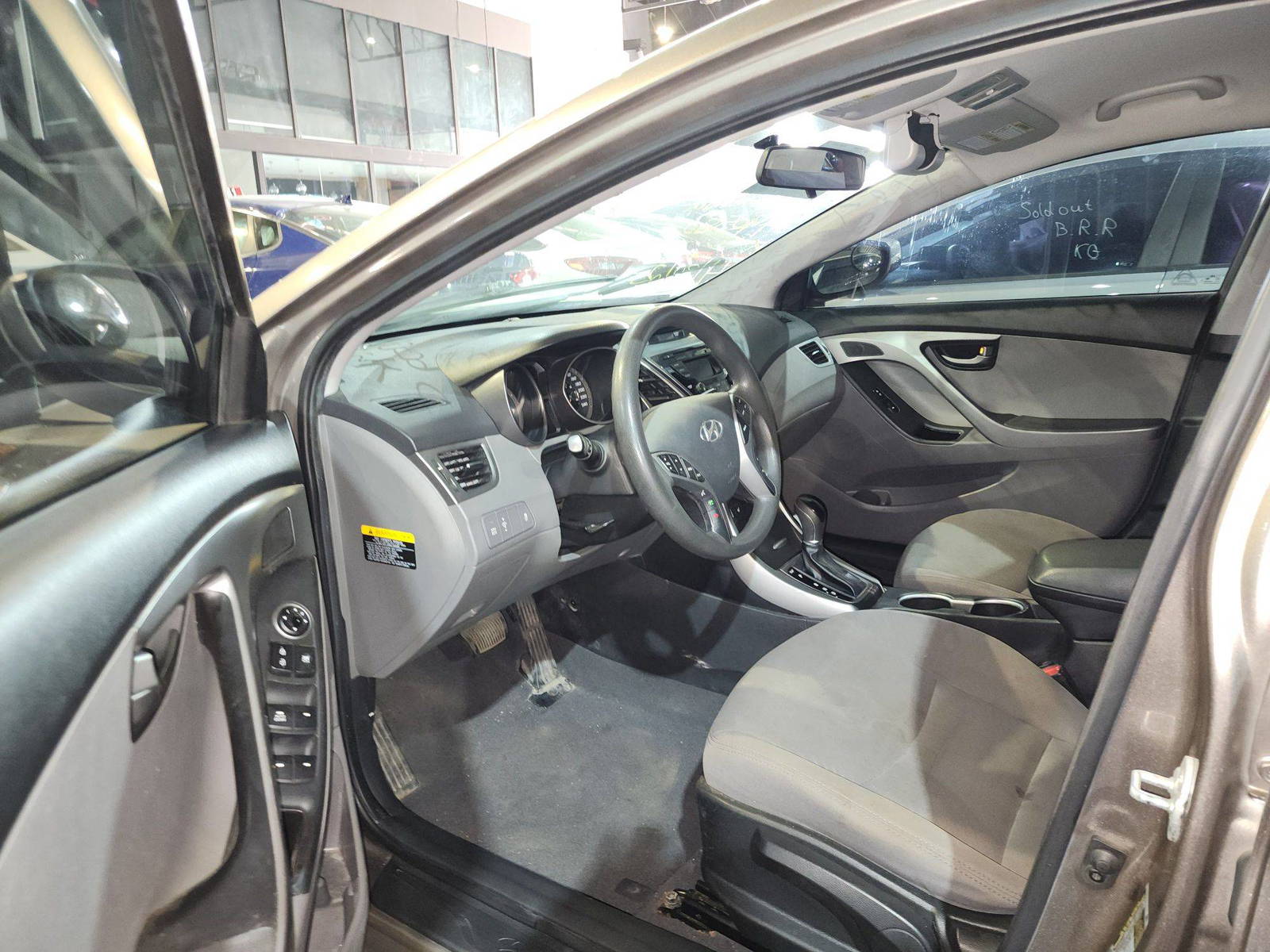 2014 HYUNDAI ELANTRA — 199298 KM — Lot 12304986 — Al Quoz - Marhaba Auctions Used Cars - Image 9